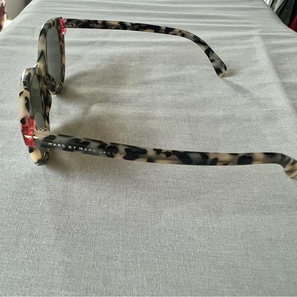 Marc by Marc Jacobs tortoise shell mirrored sunglasses with pink accent - Picture 2 of 6